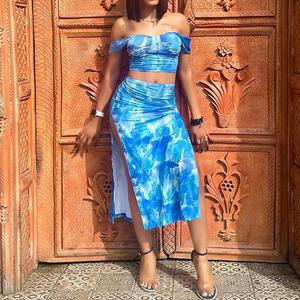 ชุดเซ็ต 2 ชิ้น เสื้อครอปเปิดไหล่พิมพ์ลาย กระโปรงผ่าข้าง แฟชั่นขายดี - Product Image 2