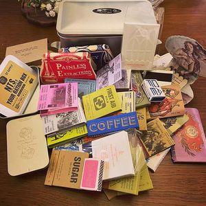 Allumettes <span class=keywords><strong>de</strong></span> <span class=keywords><strong>livre</strong></span> en papier personnalisées comme cadeaux promotionnels Boîte d'allumettes assortie aux <span class=keywords><strong>couleurs</strong></span> personnalisables Boîte d'allumettes mince en papier brun Offre Spéciale - Product Image 5