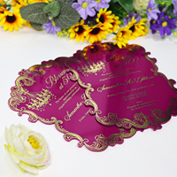 Invitation personnalisée en acrylique rose Fuchsine avec cadre découpé à l'emporte-pièce de lampe à feuille d'or de luxe