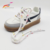Nouveau Style Fluffy Lacets Rond Plat Blanc Coloré Boule De Fourrure Chaussure Dentelle Fluff Lacet pour Sneaker