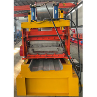 Machine de formage à froid pour tôles de toiture à joint debout en métal