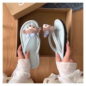 Tongs plates style plage avec semelles souples. Jolies pantoufles au style charmant pouvant être décorées avec des accessoires DIY. - Product Image 2