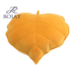 Bojay 2020 Newest Cushion Design Leaf Shaped PillowとVelvet Fabricと100% Polyester Fiber Filling
