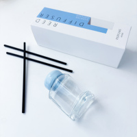 Diffuseur de parfum triangulaire de luxe personnalisé avec bâtonnets en rotin et huiles essentielles naturelles pour mariage, fêtes et cadeaux d'anniversaire