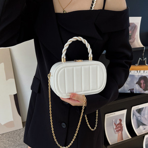 2025 haute qualité Mini sac fourre-tout carré impression personnalisée petit sac à chaîne bandoulière à la mode dames sacs à bandoulière pour les femmes - Product Image 1