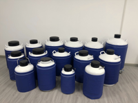 Réservoir d'azote liquide avec certification CE, capable de stocker des échantillons et d'assurer un environnement à très basse température.