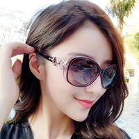 Lunettes de soleil classiques rétro pour femmes, monture ovale tendance, petites lunettes de soleil en forme de gourde, disponibles en noir, blanc, or, rouge - Vente en gros