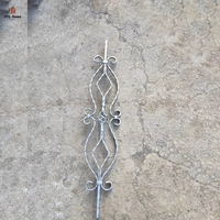 Balustres décoratifs en fer forgé pour panier, panneaux de piquets en métal d'intérieur pour la décoration de garde-corps et d'escalier