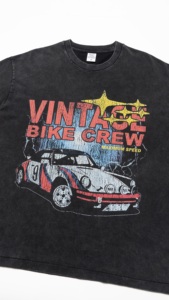 Camiseta de punto retro americana de carreras, con estampado DTG, efecto vintage desgastado, hombros caídos, manga corta, antibacteriana, con letras. - Product Image 3