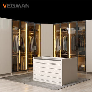 Französischer Bestseller L-förmiger maßgefertigter Kleiderschrank und Schrankinsel aus Glas und Holz für das Schlafzimmer - Product Image 2