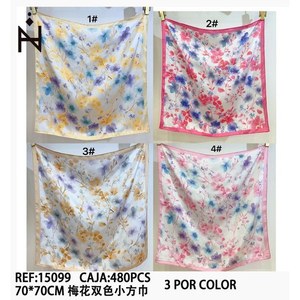 Foulard quadrato piccolo bicolore con motivo a fiori di prugna 70x70 cm, accessorio moda per donna - Product Image 3