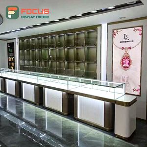 Comptoir à bijoux en bois, vitrine en verre, éclairage LED, présentoir à bijoux de luxe, montage mural, design haut de gamme pour magasin de bijoux - Product Image 4