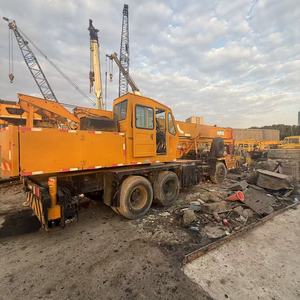 Grúa Hidráulica Kato NK250 de Segunda Mano, Pluma Principal de 33 m, Brazo de 14.5 m, Altura Máxima de Elevación de 45 m, Ideal para Trabajos de Construcción Urbana - Product Image 6