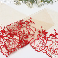 Dentelle brodée romantique de 19 cm avec fleurs rouges, broderie florale en tulle nude doux pour la production de lingerie
