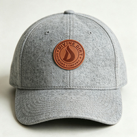 Écussons en cuir PU écologiques personnalisés, étiquettes thermocollées pour chapeaux, étiquettes de vêtements, accessoires de confection à coudre, fabricant OEM