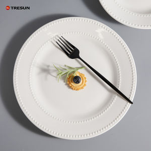 Assiette à dîner personnalisée de style classique moderne en céramique de Chine 10.5 pouces européenne vintage blanche pour restauration - Product Image 1