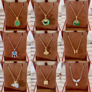 Collier en or 18 carats avec zircon de style coréen, pendentif trèfle à quatre feuilles, bijoux de mode pour femmes, vente en gros, ne ternit pas - Product Image 1