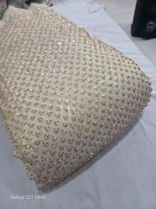 Tissu de soie luxueux et chatoyant, texture douce et riche, idéal pour les robes de mariée, les saris, les lehengas et la mode de créateurs - Product Image 6