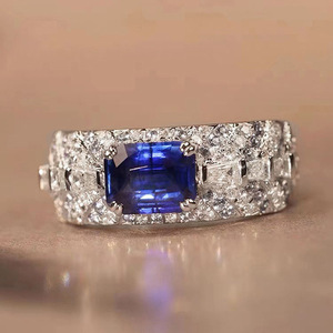 Anello classico da donna con design a doppia punta di colore blu - Product Image 1
