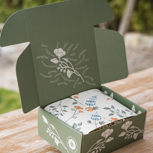 Boîte d'expédition en carton ondulé, auto-assemblante, avec insert en papier, logo personnalisé, lamination mate, emballage haut de gamme durable, renforcé à l'intérieur - Product Image 1