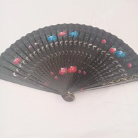 Vente en gros Éventail à main en bambou de couleur unie traditionnelle espagnole sculptée au design d'ange Dessin animé classique écologique pour le nouvel an chinois