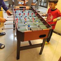 Maßgefertigte 4-Fuß-Holz-Mini-Tischfußballtische, professioneller Indoor-Tischfußballtisch aus MDF+PVC, Unterhaltungsspiel-Tischkicker für Männer