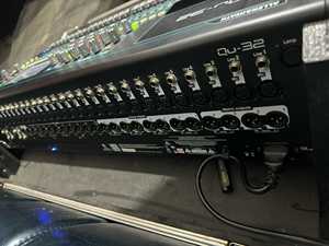 มิกเซอร์มืออาชีพ <span class=keywords><strong>QU32</strong></span> คอนโซลมิกซ์เสียงสำหรับคอนเสิร์ต แสงสีเสียง งานอีเว้นท์ การแสดงบนเวที - Product Image 3