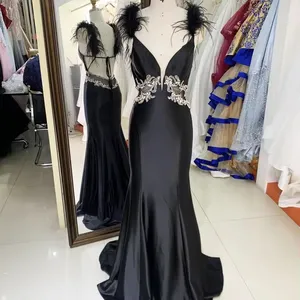Nueva pluma de lujo al por mayor vestido de fiesta negro adolescente vestidos largos de noche para mujeres 2025