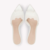 Mules à talons mi-hauts pour femmes, en dentelle florale, à bout pointu et bord festonné, style mariée, à enfiler, vente en gros, OEM, personnalisables