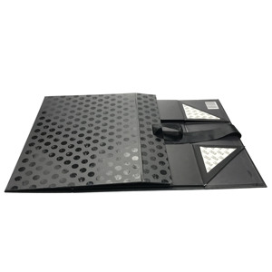 Boîte cadeau magnétique pliable en carton de luxe avec logo personnalisé et ruban pour robes et vêtements - Product Image 5