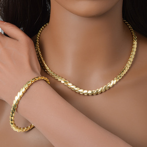 Factory Wholesale Custom 18K Gold Classic Chain Unisex Flat Carved Curb Sleek Uniform Fine <b>Matching</b> Necklace Set <b>Bracelets</b> - Product Image 2