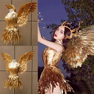 Costume d'ailes de fée en plumes dorées <span class=keywords><strong>pour</strong></span> femmes <span class=keywords><strong>pour</strong></span> <span class=keywords><strong>un</strong></span> look luxueux lors des carnavals et des festivals - Product Image 2