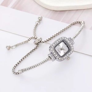 Montre à quartz carrée pour femme à la mode avec diamants étincelants et bracelet fin réglable - Product Image 2