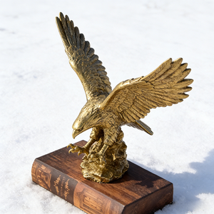 Statuetta dell'Eagle Dorato Maestoso, Decorazione in Resina dell'Aquila Cacciatrice per Casa e Ufficio - Product Image 5