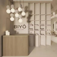 Design d'intérieur minimaliste pour salon de beauté |   Miroirs LED arqués et étagères intégrées pour une rénovation complète en une seule solution