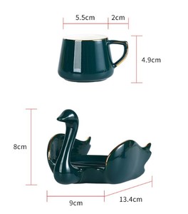 Ensemble tasse à café et soucoupe en céramique avec bordure dorée style nordique, motif cygne - Product Image 3
