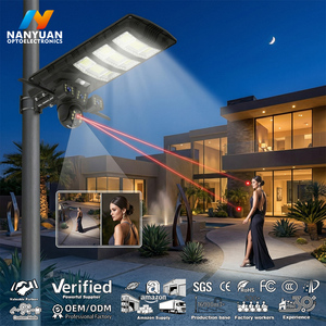 <span class=keywords><strong>Lampadaire</strong></span> solaire 2 en 1 avec capteur de mouvement et caméra, projecteur PTZ 3 objectifs 4MP avec caméra 40Ah - Product Image 1