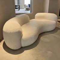 Sofá Curvo de Madera Reclinable de Una Plaza, Estilo Italiano, Estilo Crema, Lujo Ligero, para Apartamentos Pequeños, Sala de Estar, Tienda de Ropa, Salón de Belleza