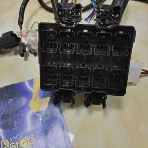 Boîte à fusibles ZX225USR3 avec faisceau interne 0005542 - Product Image 5