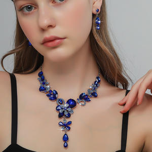 Parure Collier et Boucles d'Oreilles Géométriques Haut de Gamme en Alliage Vintage avec Zircon, Chaîne de Clavicule Élégante pour Femme, Accessoires de Gros - Product Image 1
