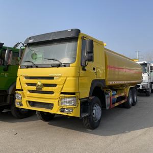 Camion-citerne HOWO 371 à huit roues arrière de 25 mètres cubes, exclusivité Afrique, homologué, approvisionnement direct transfrontalier - Product Image 1