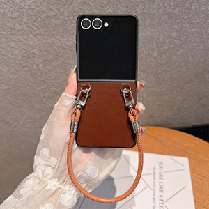 Étui de téléphone élégant et brillant en cuir véritable de haute qualité avec dragonne pour Z Flip 7/6/5/4, protection antichoc à 360° - Product Image 4