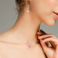 Collier Femme Transparent en Fil de Pêche Chaîne Invisible Petit Cœur pour Femme en Résine Ras de Cou Collier Femme