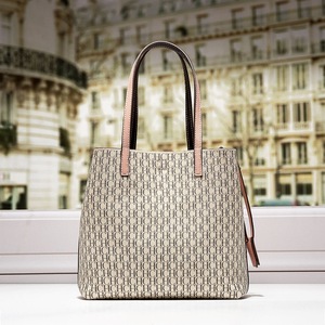 Nouveau Sac Fourre-tout Élégant 2026 pour Femme, Style Luxe de Marque Célèbre, Sac à Bandoulière Tendance et Chic pour le Shopping - Product Image 3