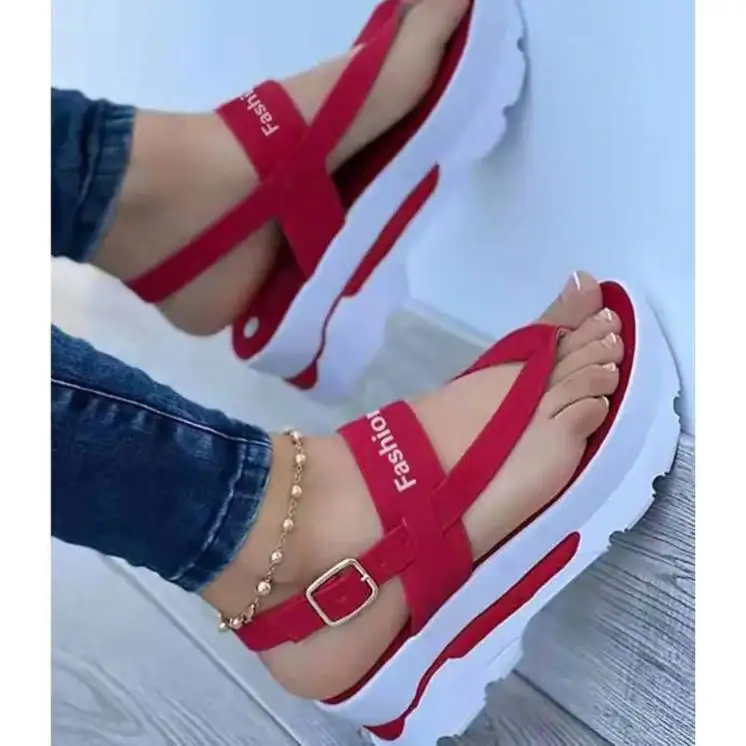 Mode Slippers Plus-Size Nieuwe Zomer Dames Dikke Onderkant Gesp Riem Clip Teen Platform Romeinse Slippers Vakantie Wig Zand