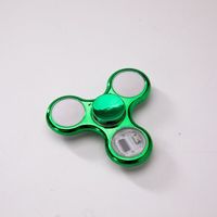 Jouet promotionnel pas cher, jouet lumineux qui brille dans le noir, jouet à peindre électrolytiquement, spinner à doigts coloré, spinner LED pour adultes