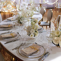 Table serpentine demi-lune blanche pour 12 à 18 personnes, pour salle de réception d'hôtel ou mariage