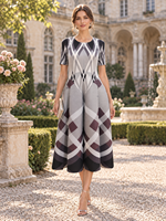 Robes plissées mi-longues à col rond et manches courtes imprimées numériquement, style Miyake, élégantes et décontractées, grandes tailles pour femmes - Vente en gros