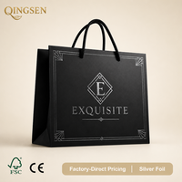 Sac shopping en papier noir mat personnalisé OEM avec emblème Art Déco imprimé feuille d'argent et poignées en cordon tressé pour boutique de détail