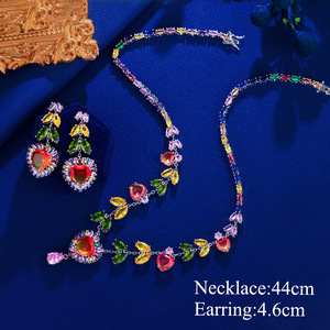 Set di Gioielli da Sposa di Lusso <span class=keywords><strong>con</strong></span> Orecchini Pendenti a <span class=keywords><strong>Cuore</strong></span> <span class=keywords><strong>Grande</strong></span> e <span class=keywords><strong>Collana</strong></span> in Zirconia Cubica Multicolore per Donne - Product Image 2